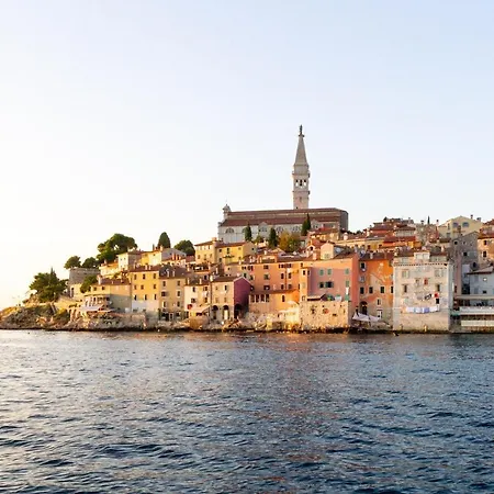 Center Amaryllis アパート ロヴィニ